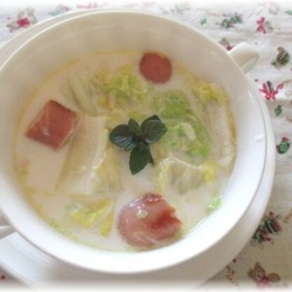 アツアツのクリームスープで身体もぽっかぽかに温まりました～（＾ｃ＾）　　白菜もやわらかくて濃厚な豆乳・・とっても美味しかったです＾＾*